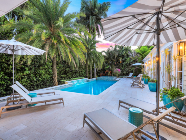 Luxurious Retreat with a Pool in Olde Naples, Steps from the Beach